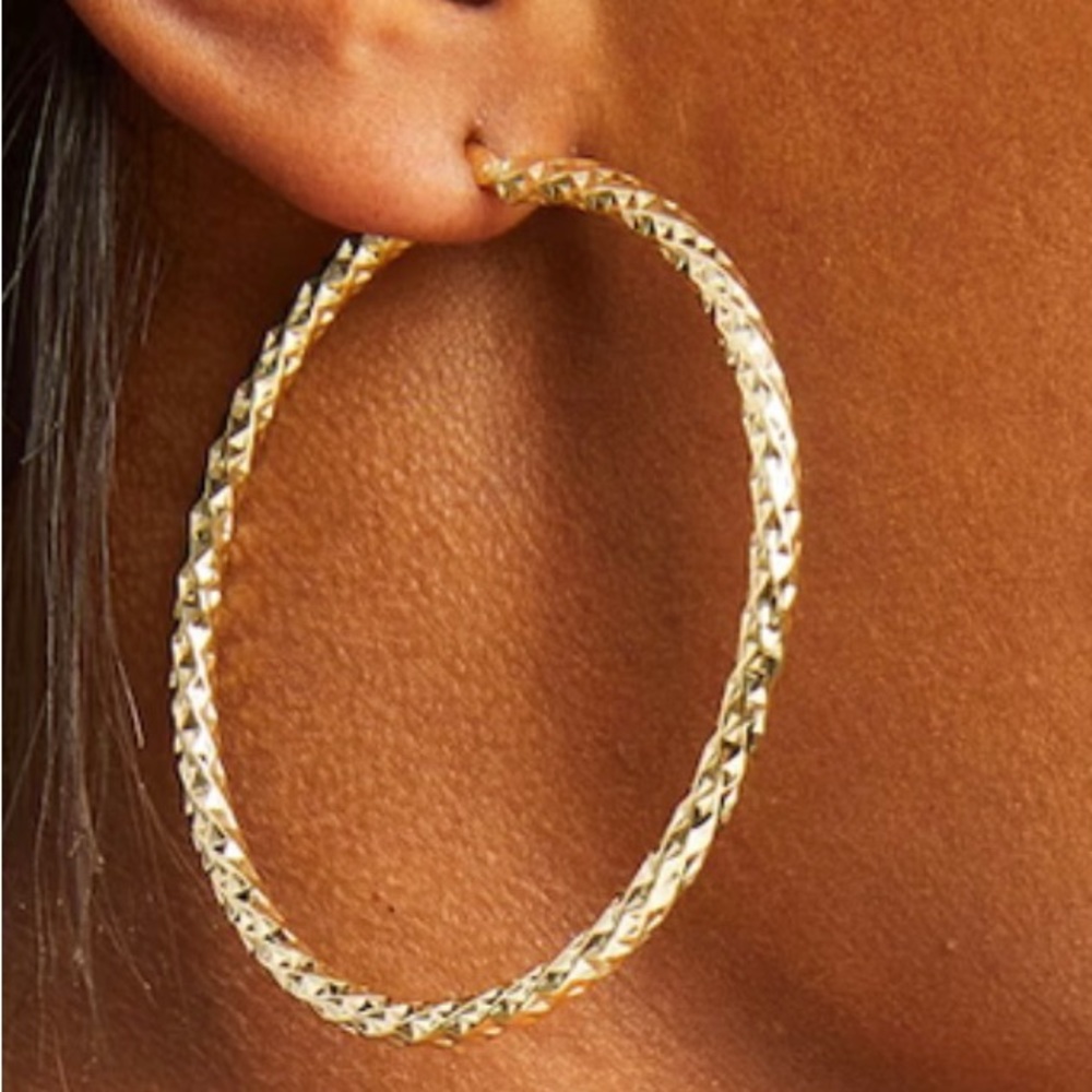 14kt Diamond Cut Yellow Gold Earrings 1 1/2 inch Hoops